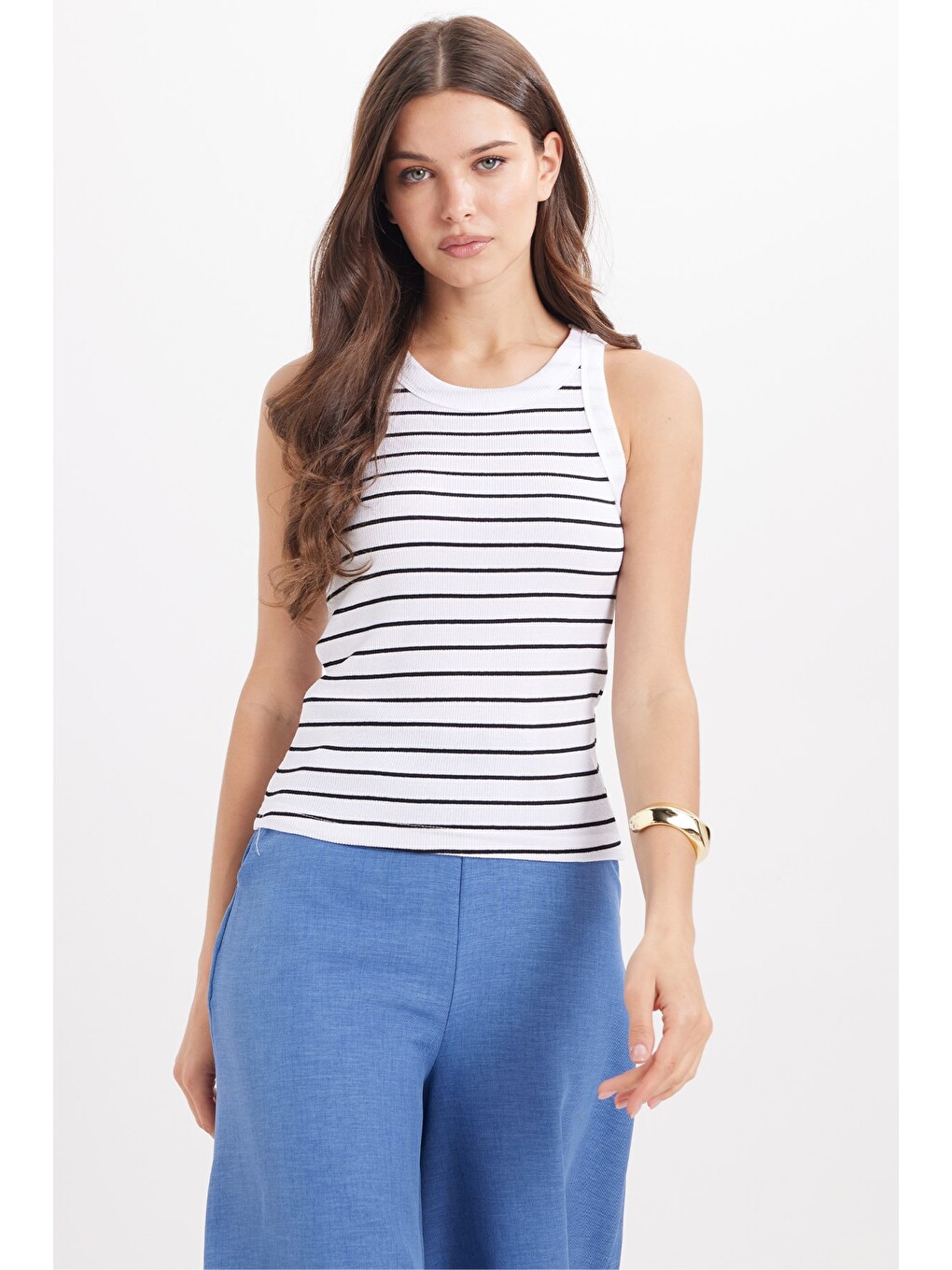 Kadın Slim Fit Dar Kesim Pamuklu Askılı Bisiklet Yaka Çizgili Beyaz Crop Atlet