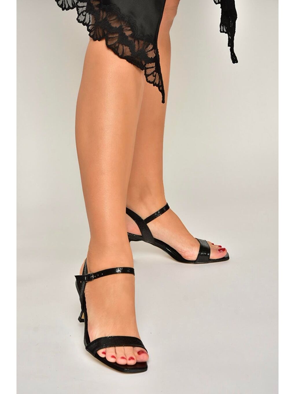 Siyah Kadın Topuklu Ayakkabı U569519914-2