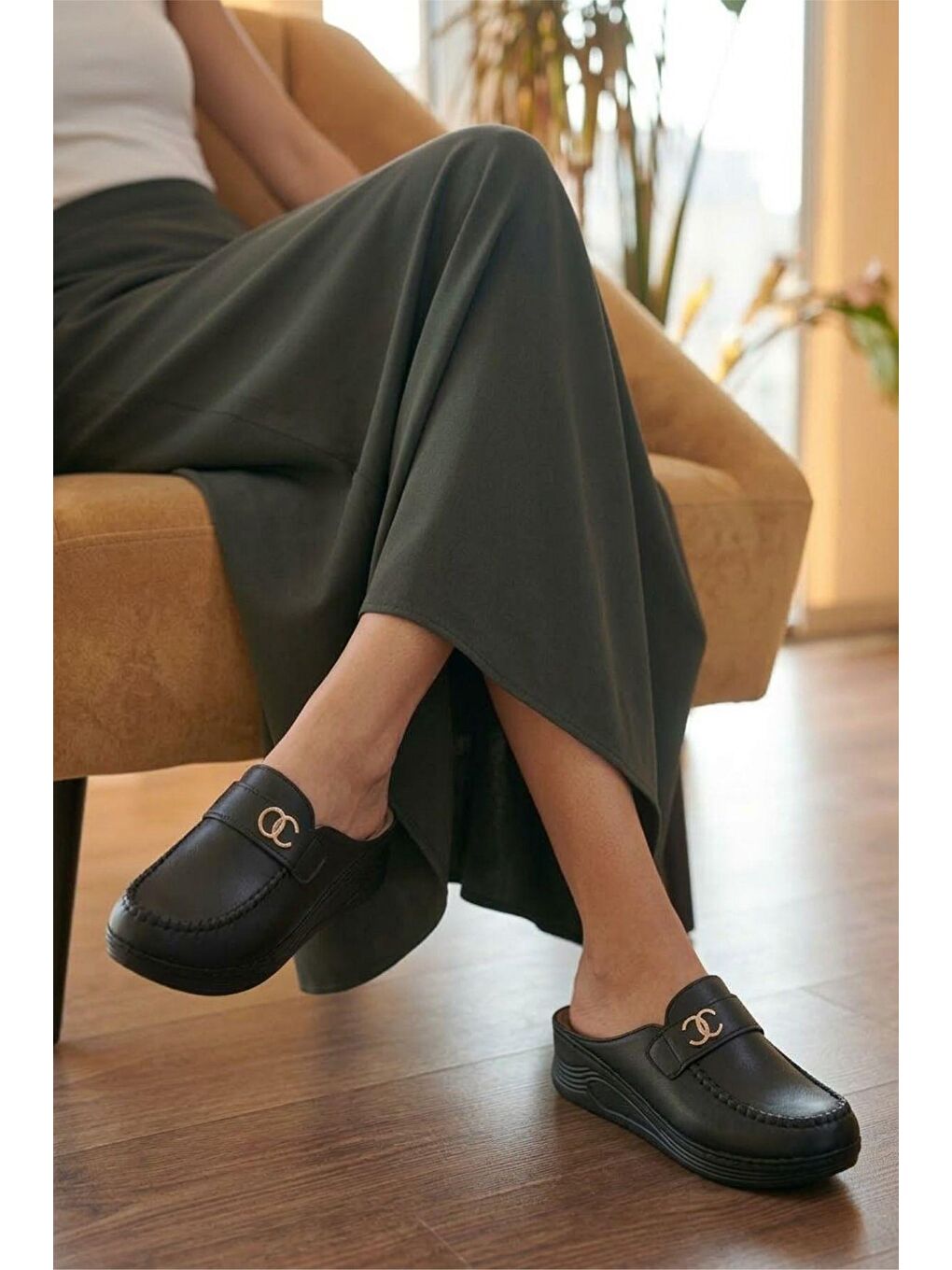 Siyah Sera 1501 Tokalı Ortopedik Yumuşak Hafif Taban Önü Kapalı Günlük Anne Kadın Terlik-1