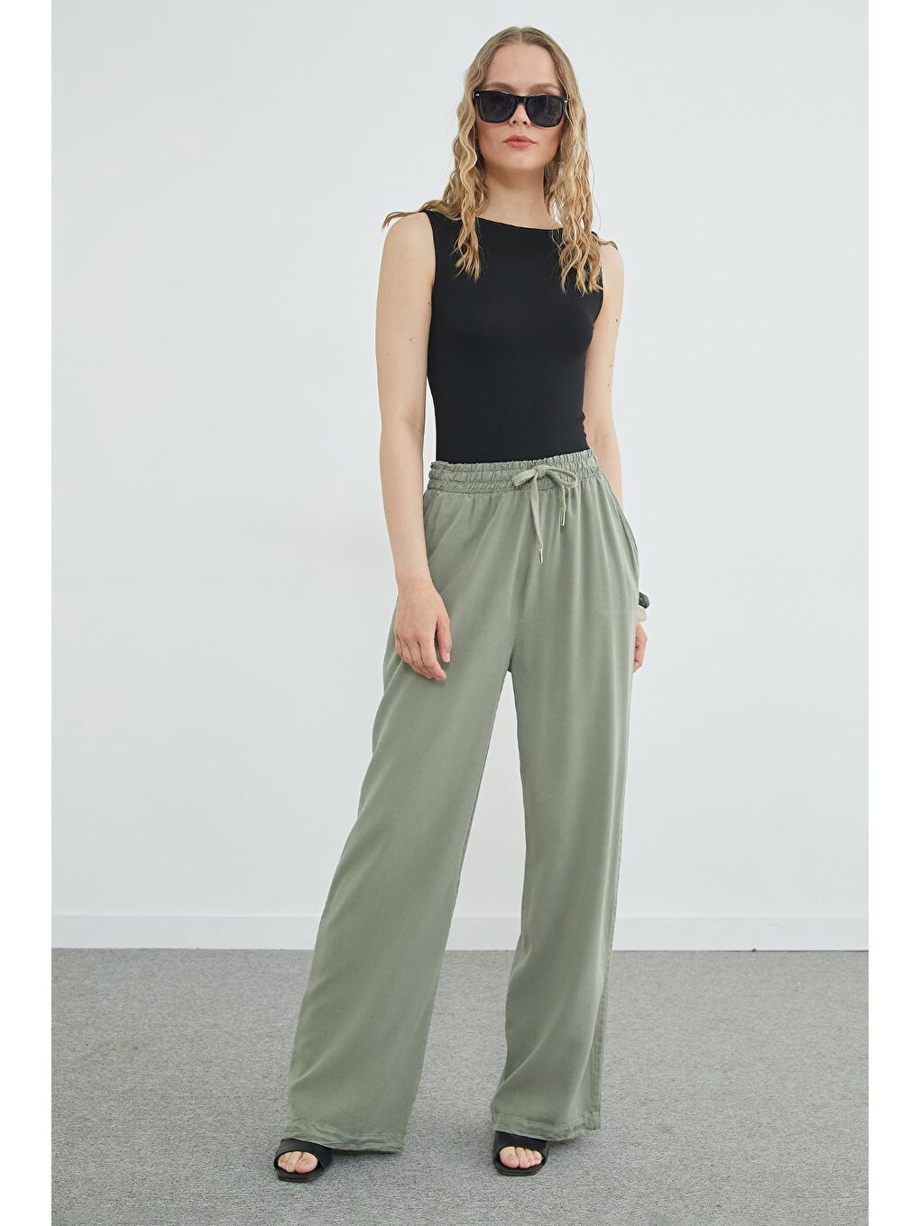 Haki Beli Bağlamalı Cepli Lyocell Pantolon-1