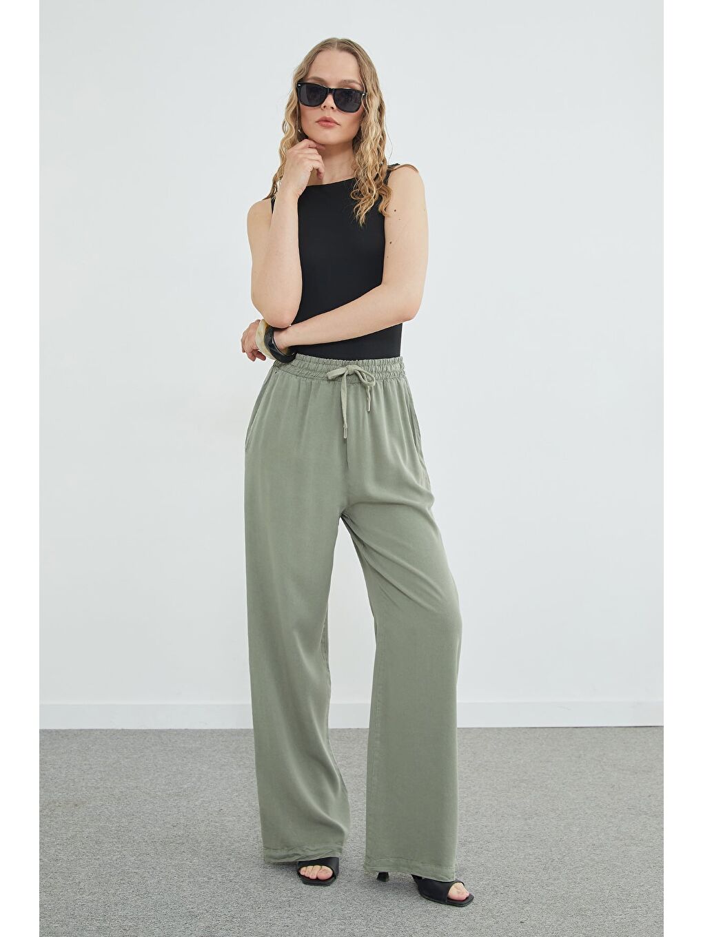 Haki Beli Bağlamalı Cepli Lyocell Pantolon-2