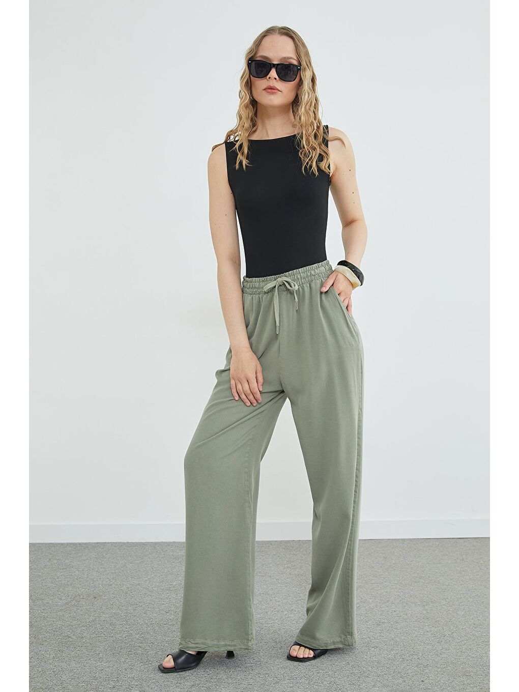 Haki Beli Bağlamalı Cepli Lyocell Pantolon-3