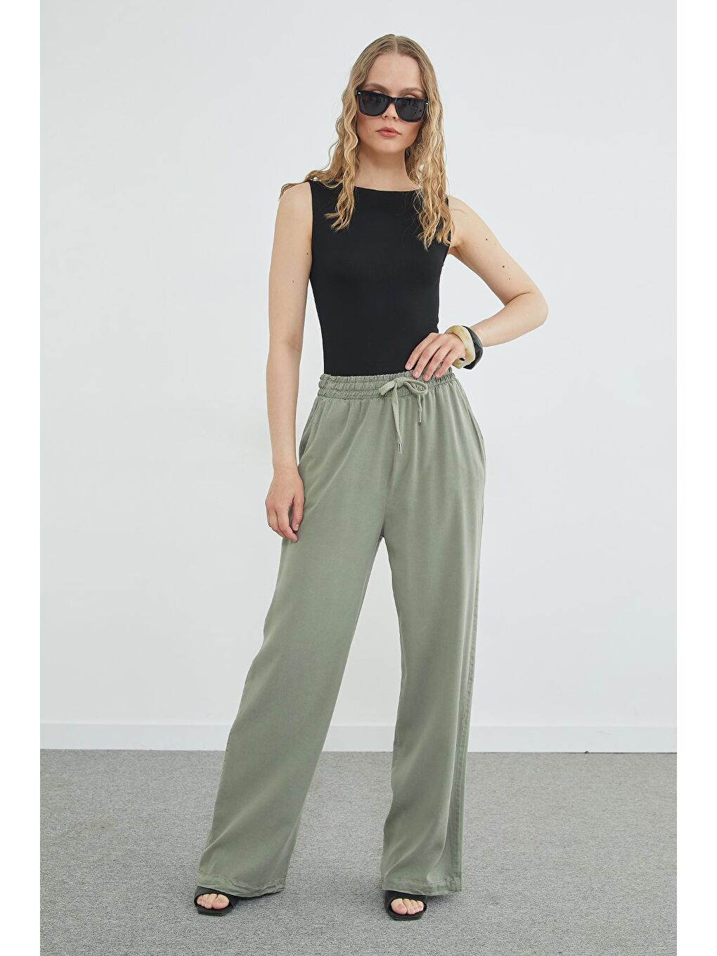 Haki Beli Bağlamalı Cepli Lyocell Pantolon-4