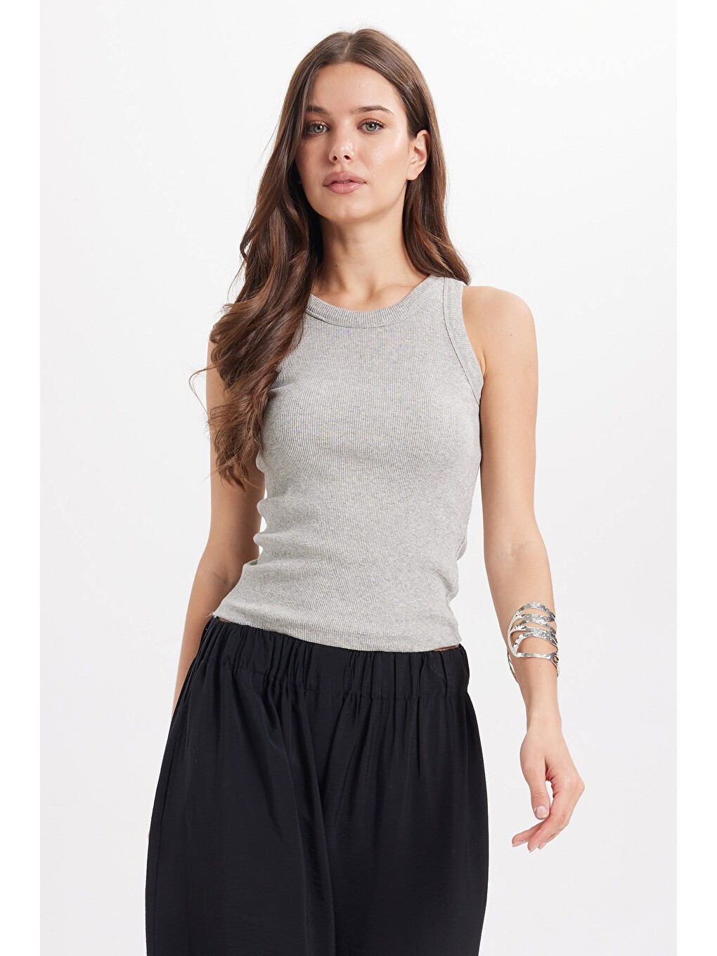 Kadın Slim Fit Dar Kesim Pamuklu Askılı Bisiklet Yaka Gri Crop Atlet-2