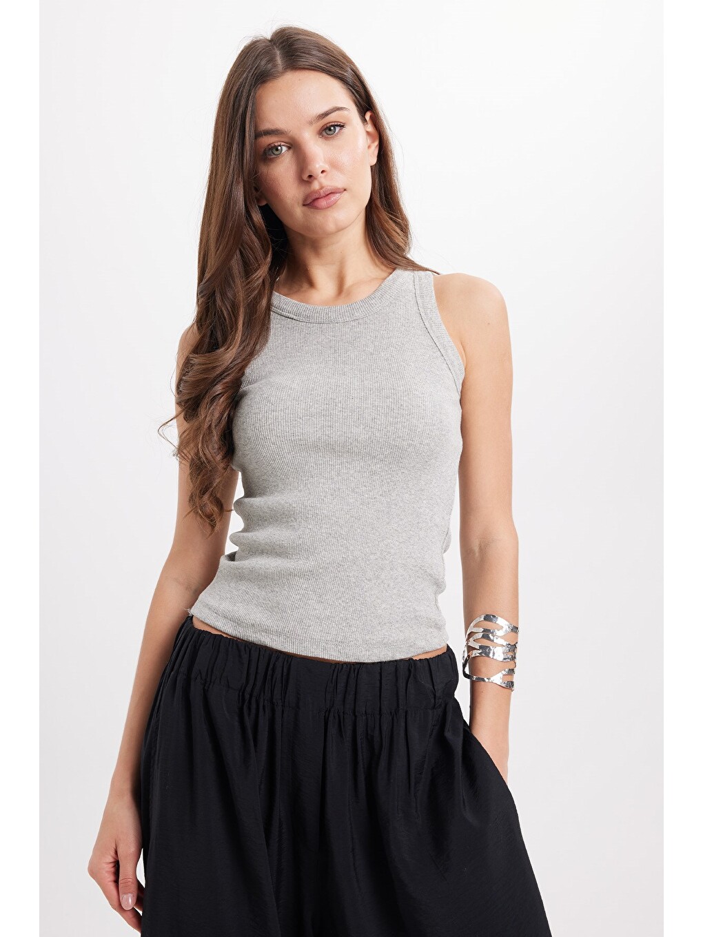 Kadın Slim Fit Dar Kesim Pamuklu Askılı Bisiklet Yaka Gri Crop Atlet-3