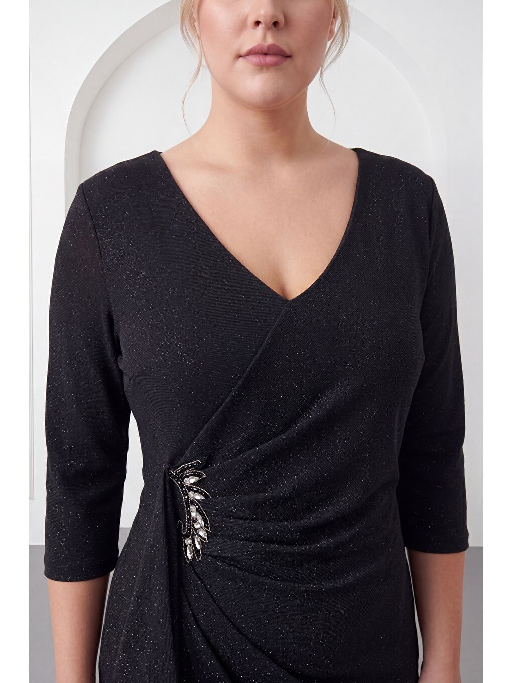 Kadın Siyah V Yaka Simli Midi Büyük Beden Abiye Elbise-3