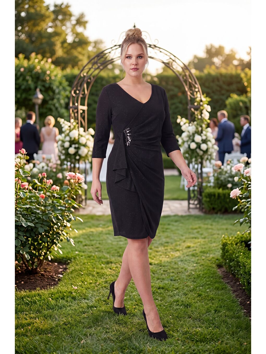 Kadın Siyah V Yaka Simli Midi Büyük Beden Abiye Elbise-4