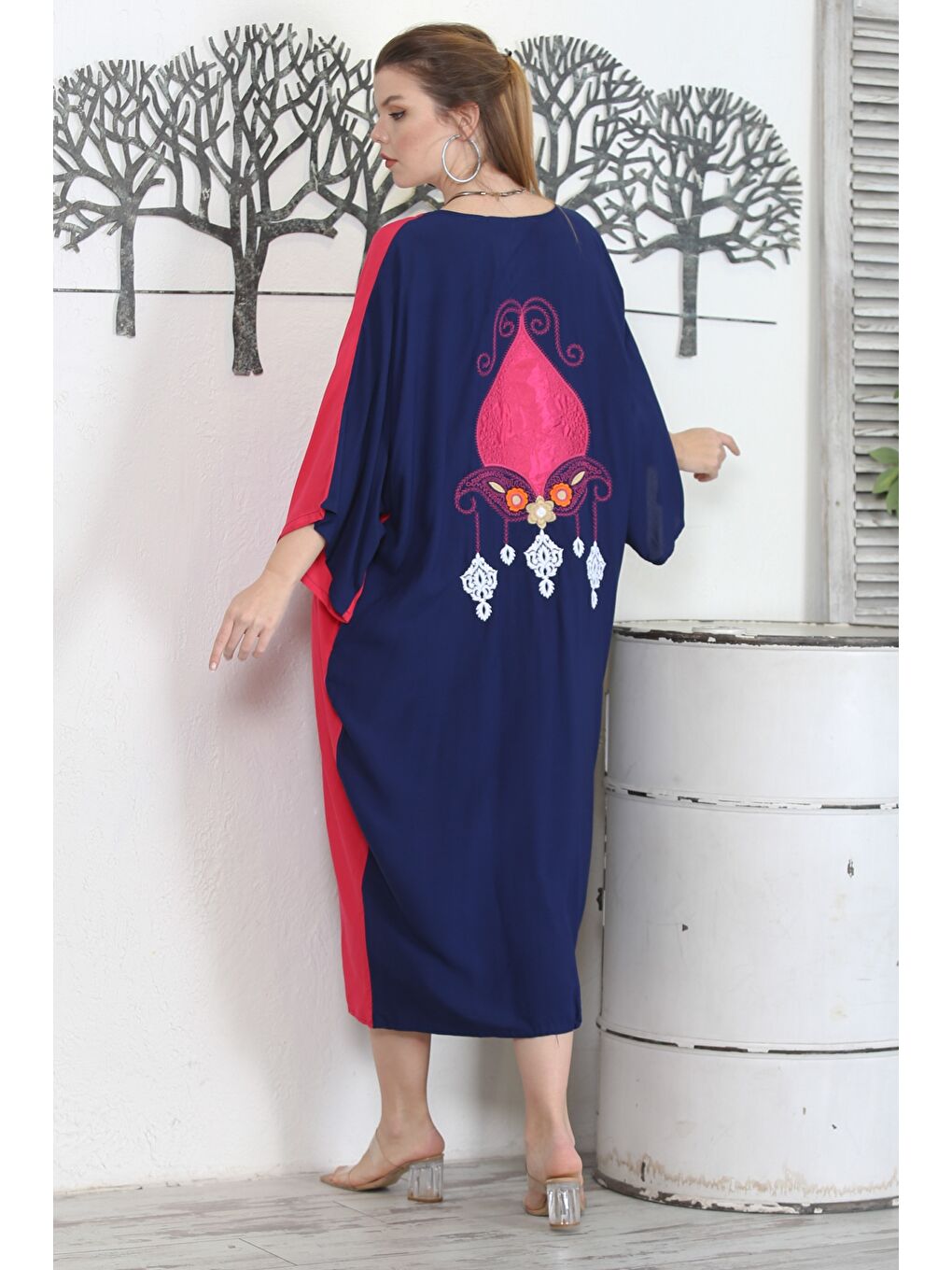 Siyah Fuşya-Lacivert V Yaka 3/4 Kol Düğmeli Gizli Cepli Nakışlı Casual Oversize Dokuma Elbise-1