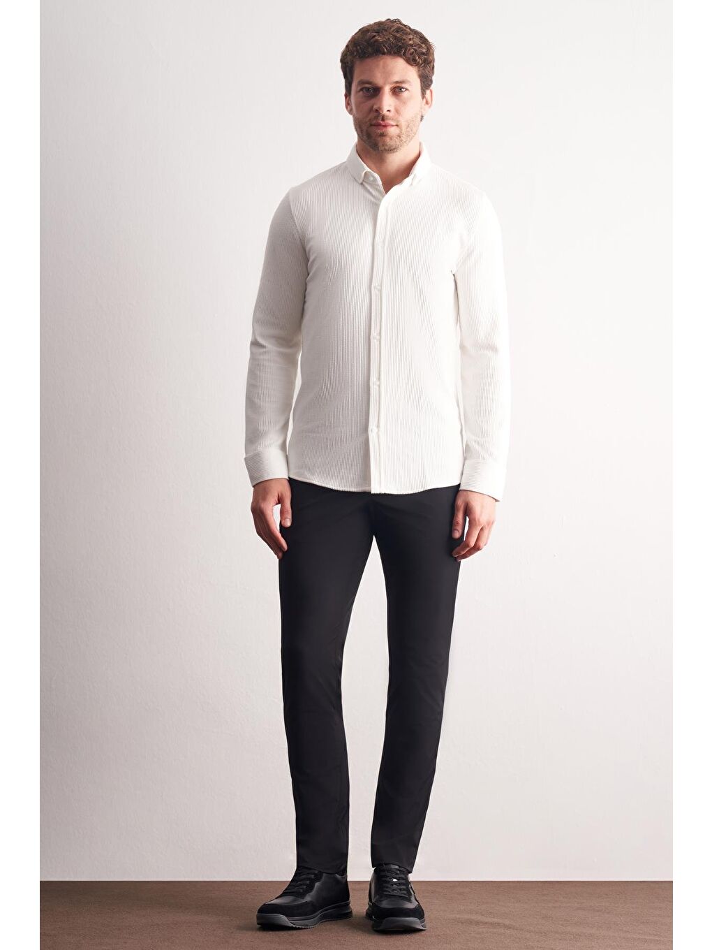 Beyaz Smart Düğmeli Yaka Uzun Kol Cepsiz Slim Fit Casual Gömlek 1004255169-1