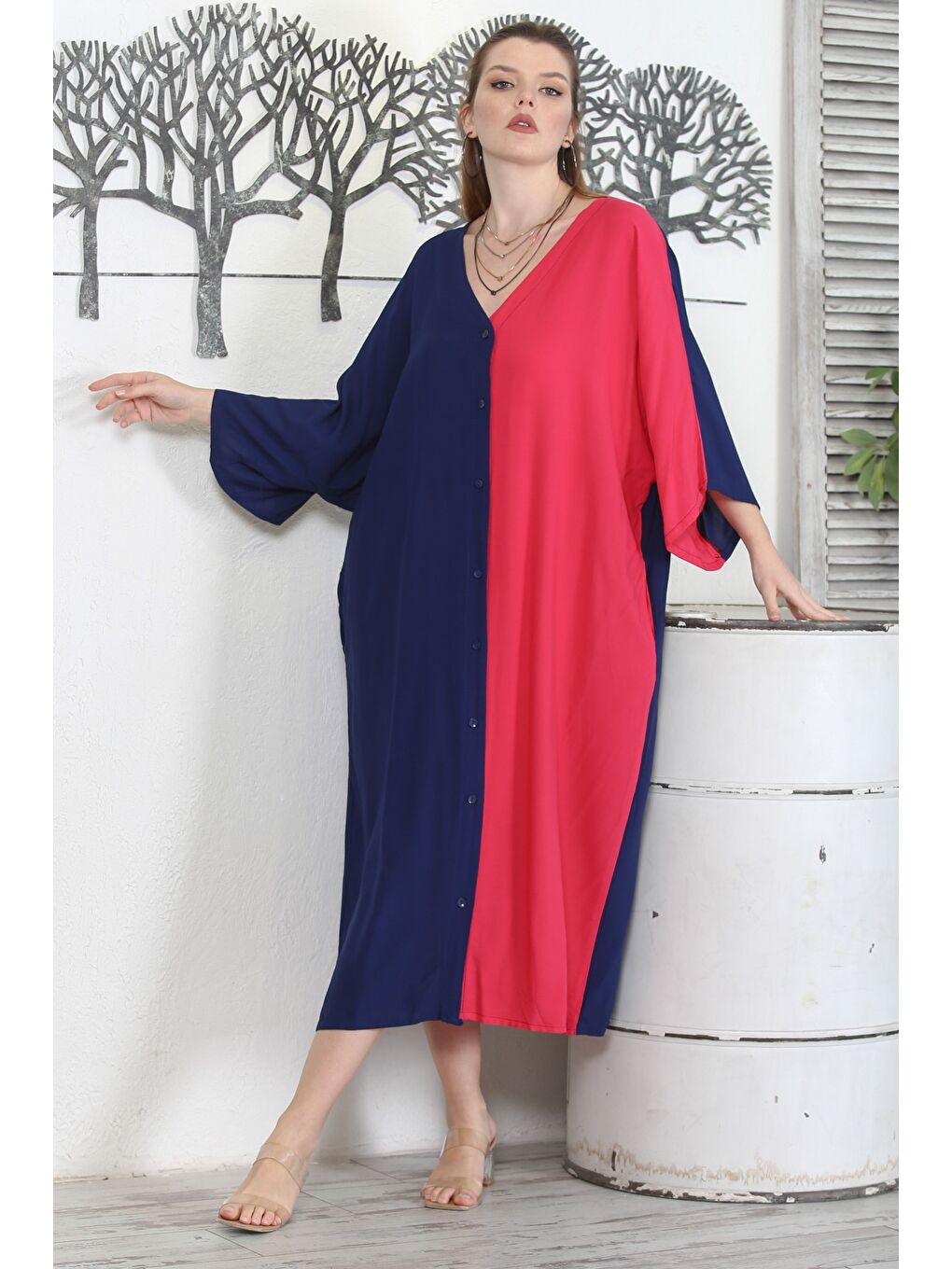 Siyah Fuşya-Lacivert V Yaka 3/4 Kol Düğmeli Gizli Cepli Nakışlı Casual Oversize Dokuma Elbise-2