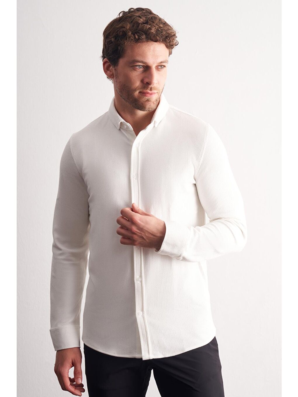 Beyaz Smart Düğmeli Yaka Uzun Kol Cepsiz Slim Fit Casual Gömlek 1004255169-2