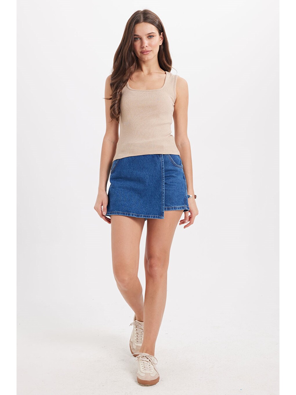 Bej Kadın Slim Fit Dar Kesim Askılı Kare Yaka Pamuklu Vizon Crop Atlet-1