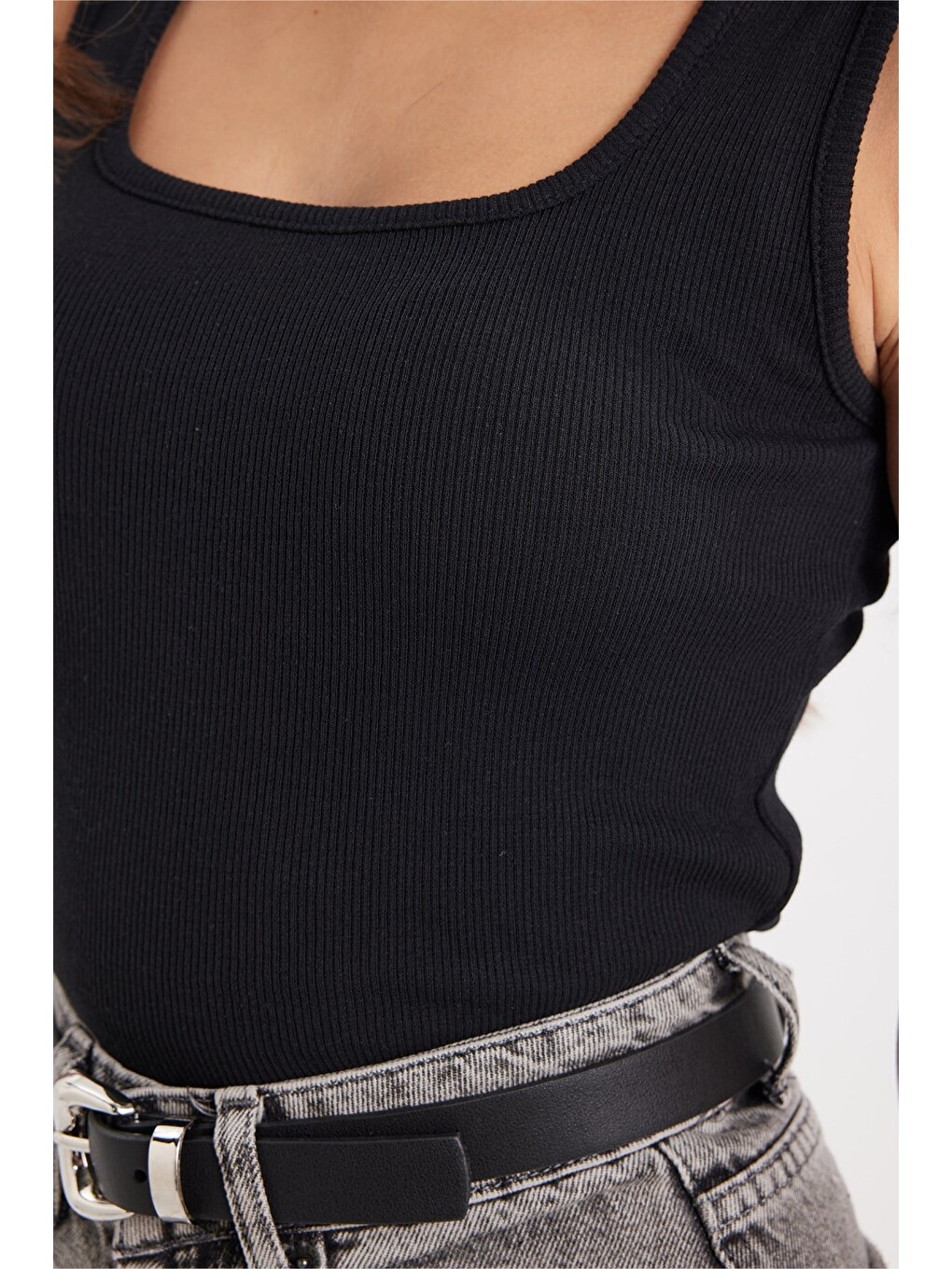 Kadın Slim Fit Dar Kesim Askılı Kare Yaka Pamuklu Siyah Crop Atlet-6