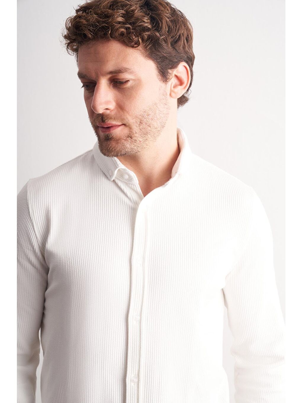 Beyaz Smart Düğmeli Yaka Uzun Kol Cepsiz Slim Fit Casual Gömlek 1004255169-3