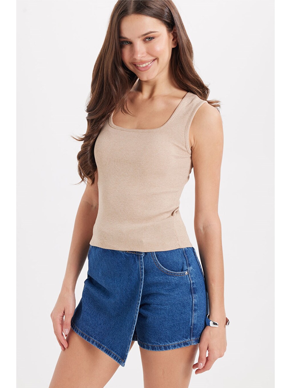 Bej Kadın Slim Fit Dar Kesim Askılı Kare Yaka Pamuklu Vizon Crop Atlet-2