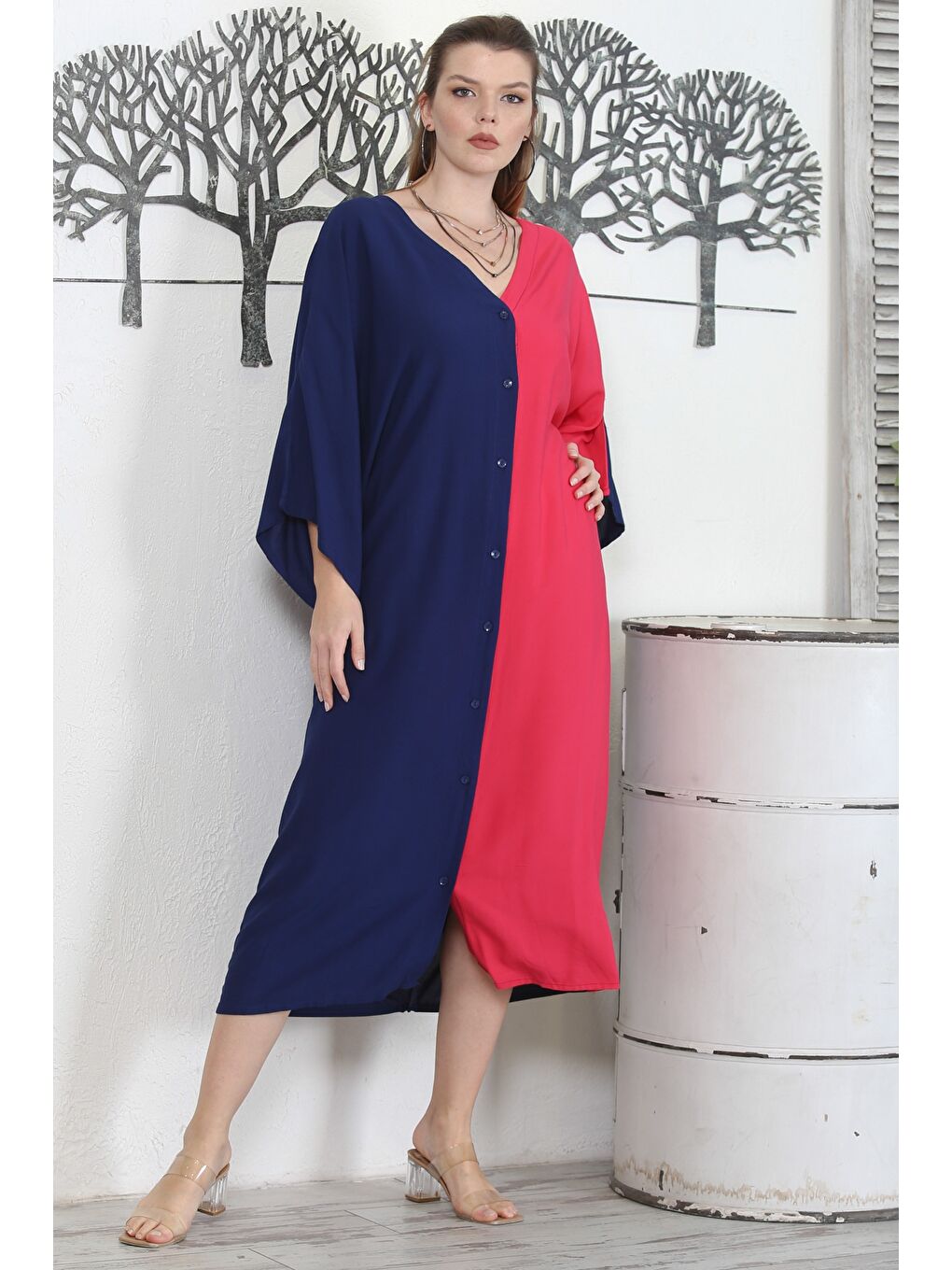 Siyah Fuşya-Lacivert V Yaka 3/4 Kol Düğmeli Gizli Cepli Nakışlı Casual Oversize Dokuma Elbise-5