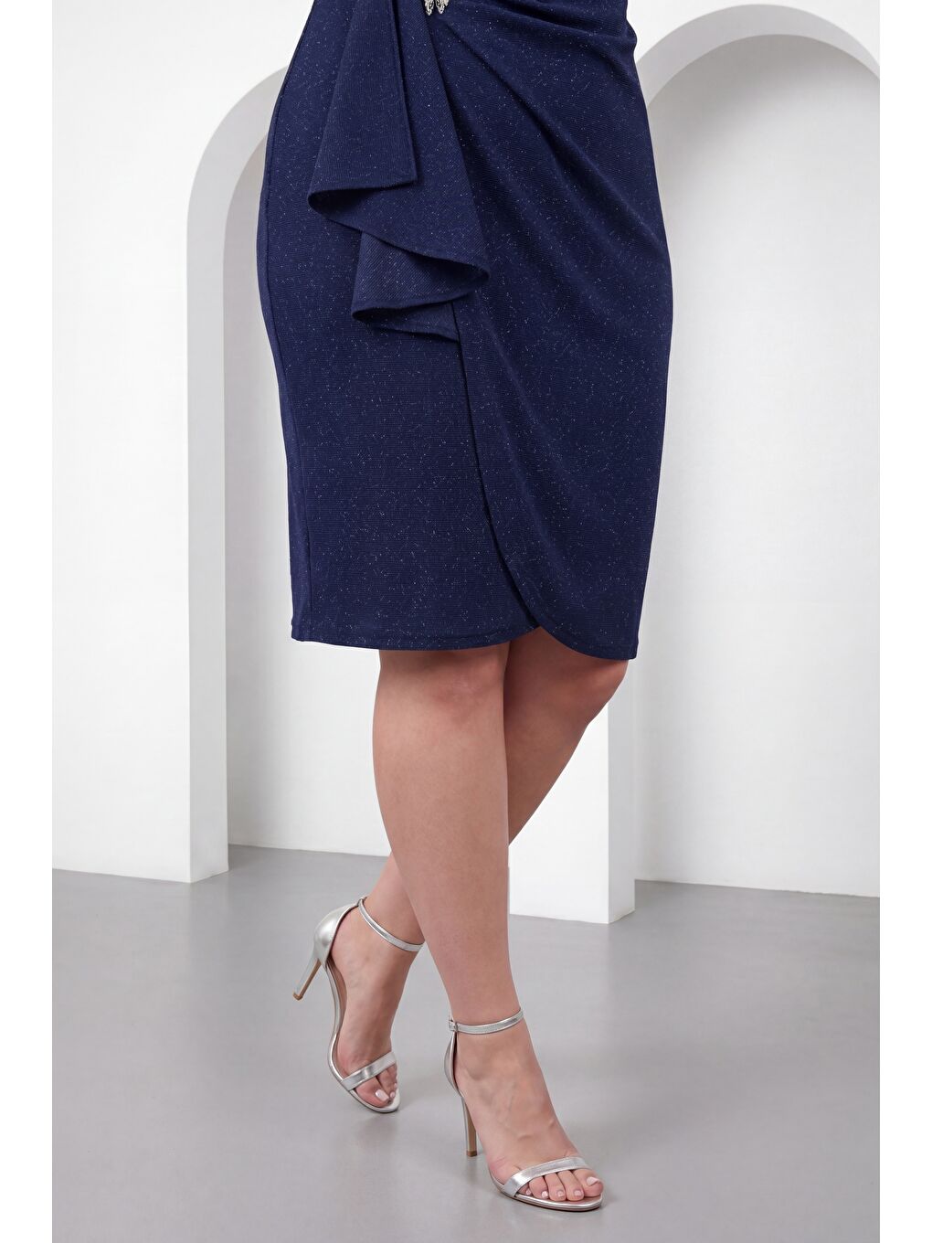 Kadın Lacivert V Yaka Simli Midi Büyük Beden Abiye Elbise-3