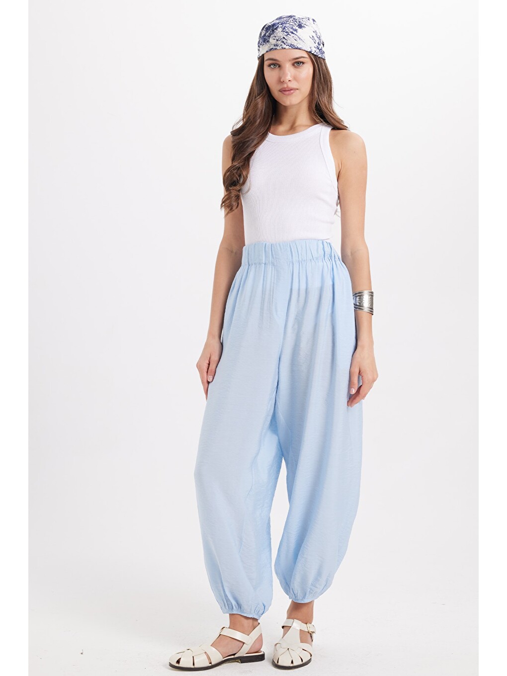 Kadın Slim Fit Dar Kesim Pamuklu Askılı Bisiklet Yaka Beyaz Crop Atlet-1