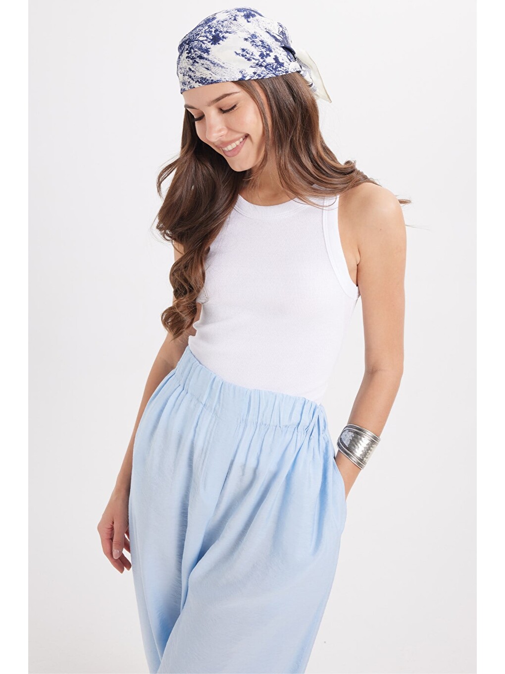 Kadın Slim Fit Dar Kesim Pamuklu Askılı Bisiklet Yaka Beyaz Crop Atlet-2