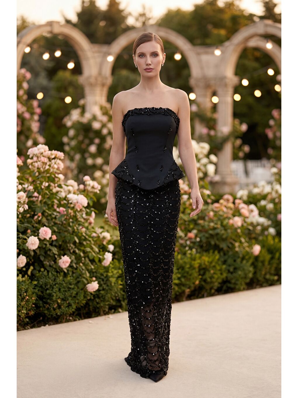 Kadın Siyah Dar Kalıp Straplez Yaka Payetli Uzun Abiye Elbise-4