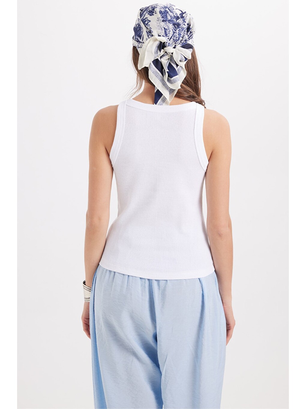 Kadın Slim Fit Dar Kesim Pamuklu Askılı Bisiklet Yaka Beyaz Crop Atlet-5