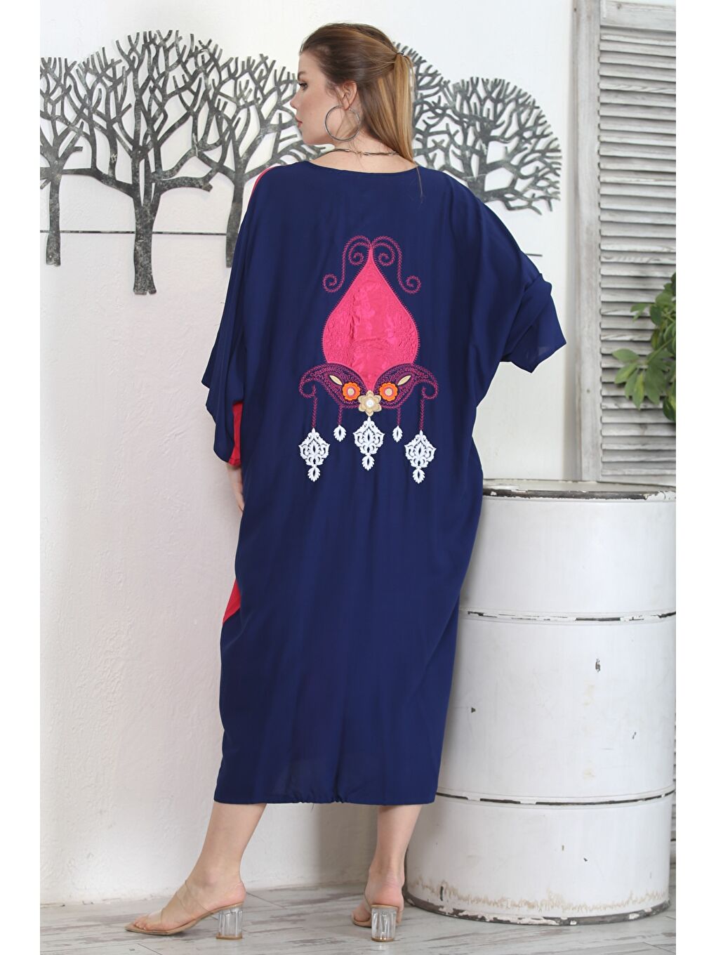 Siyah Fuşya-Lacivert V Yaka 3/4 Kol Düğmeli Gizli Cepli Nakışlı Casual Oversize Dokuma Elbise-7