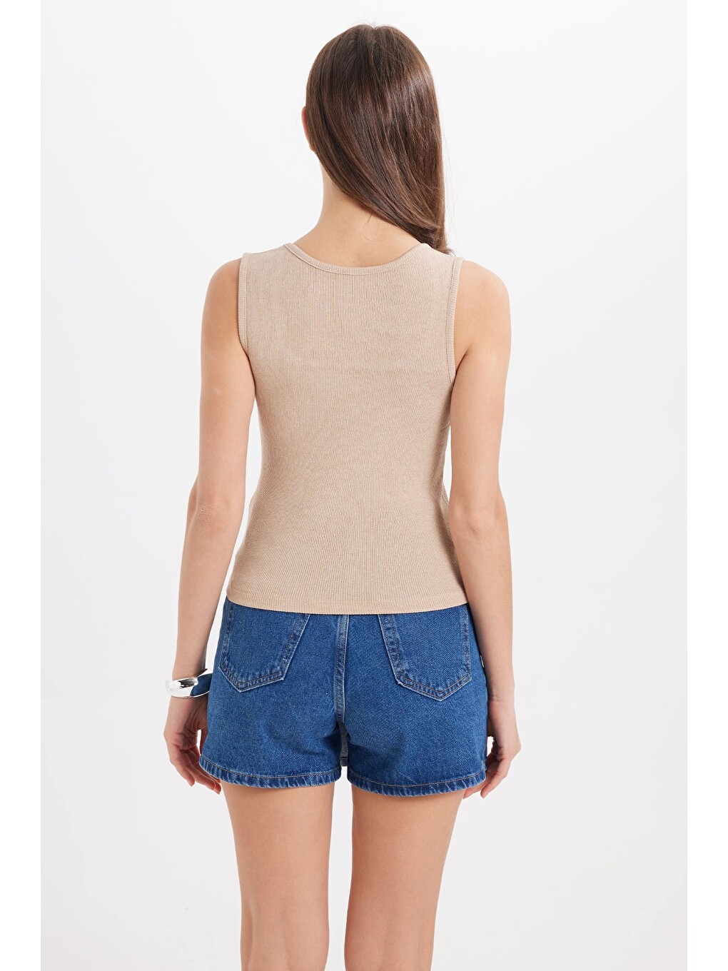 Bej Kadın Slim Fit Dar Kesim Askılı Kare Yaka Pamuklu Vizon Crop Atlet-6