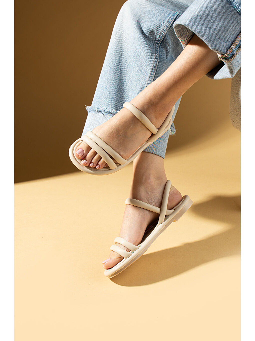 Bej Esnek Bantlı Rahat Taban Kadın Sandalet 59-173-25-1