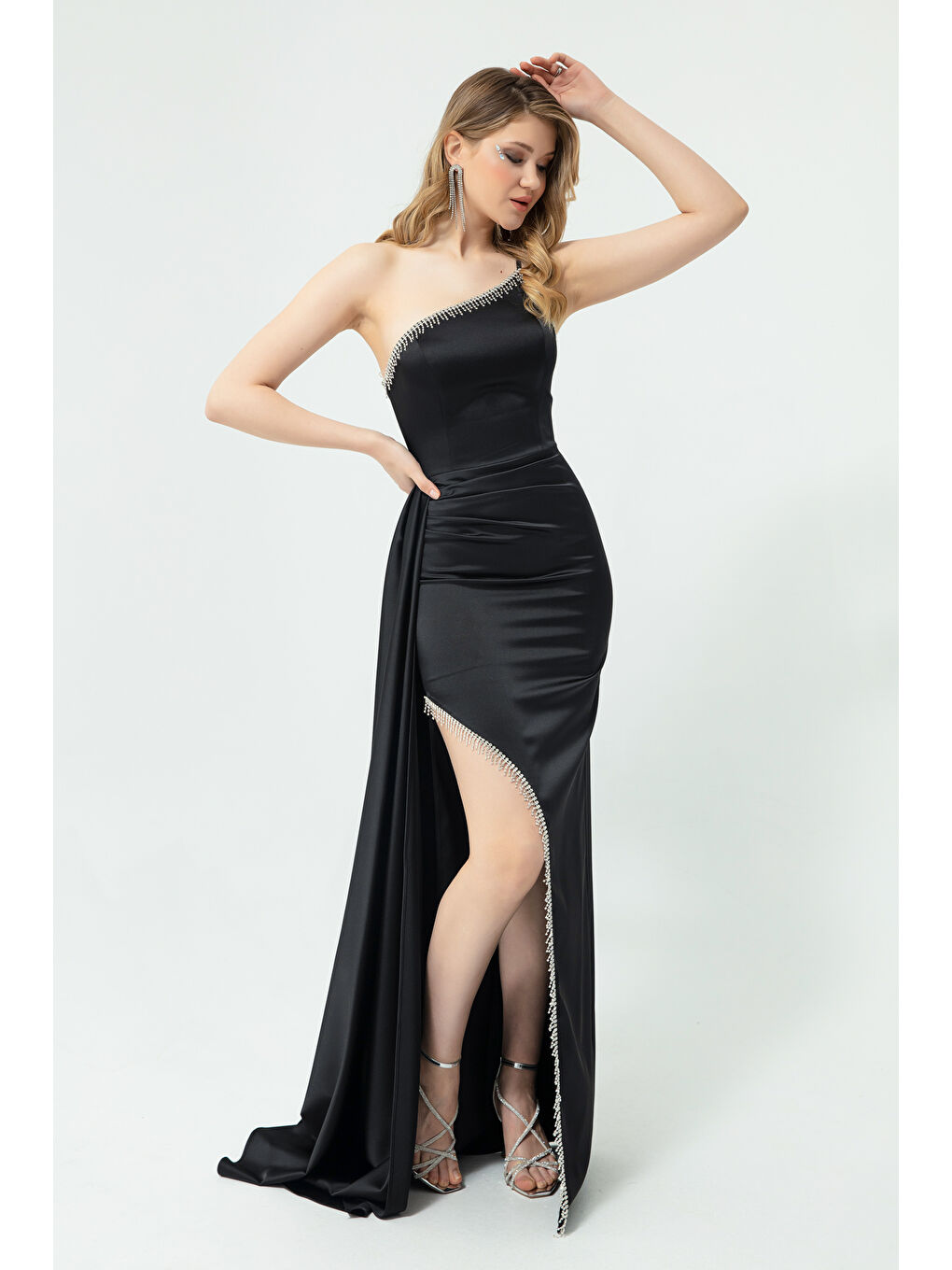 Kadın Siyah Tek Omuzlu Taşlı Uzun Saten Abiye Elbise-3