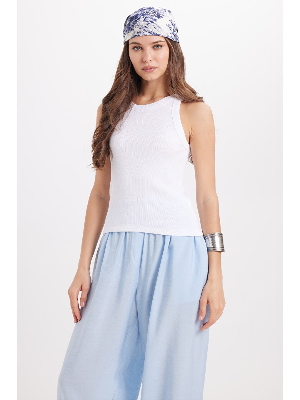 Kadın Slim Fit Dar Kesim Pamuklu Askılı Bisiklet Yaka Beyaz Crop Atlet-6