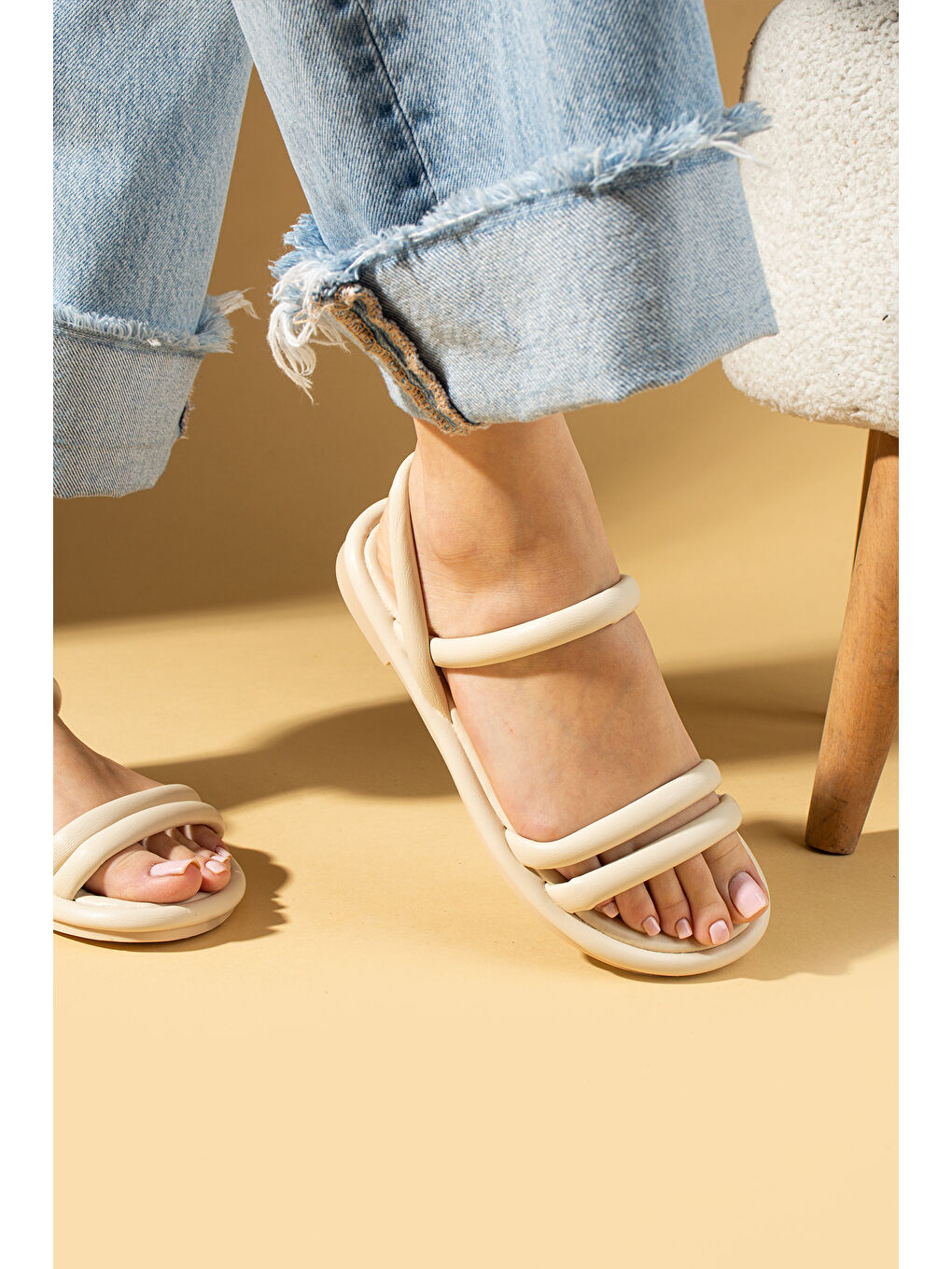 Bej Esnek Bantlı Rahat Taban Kadın Sandalet 59-173-25-2