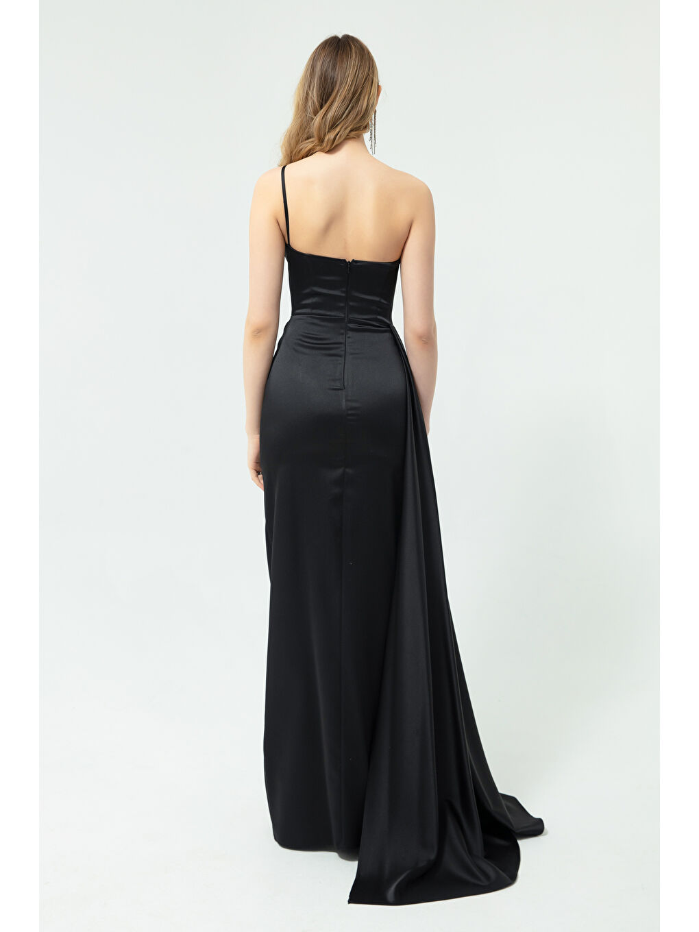 Kadın Siyah Tek Omuzlu Taşlı Uzun Saten Abiye Elbise-4