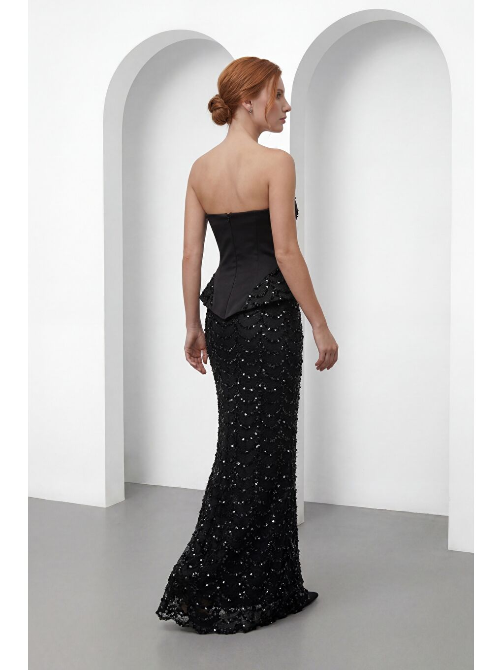 Kadın Siyah Dar Kalıp Straplez Yaka Payetli Uzun Abiye Elbise-5