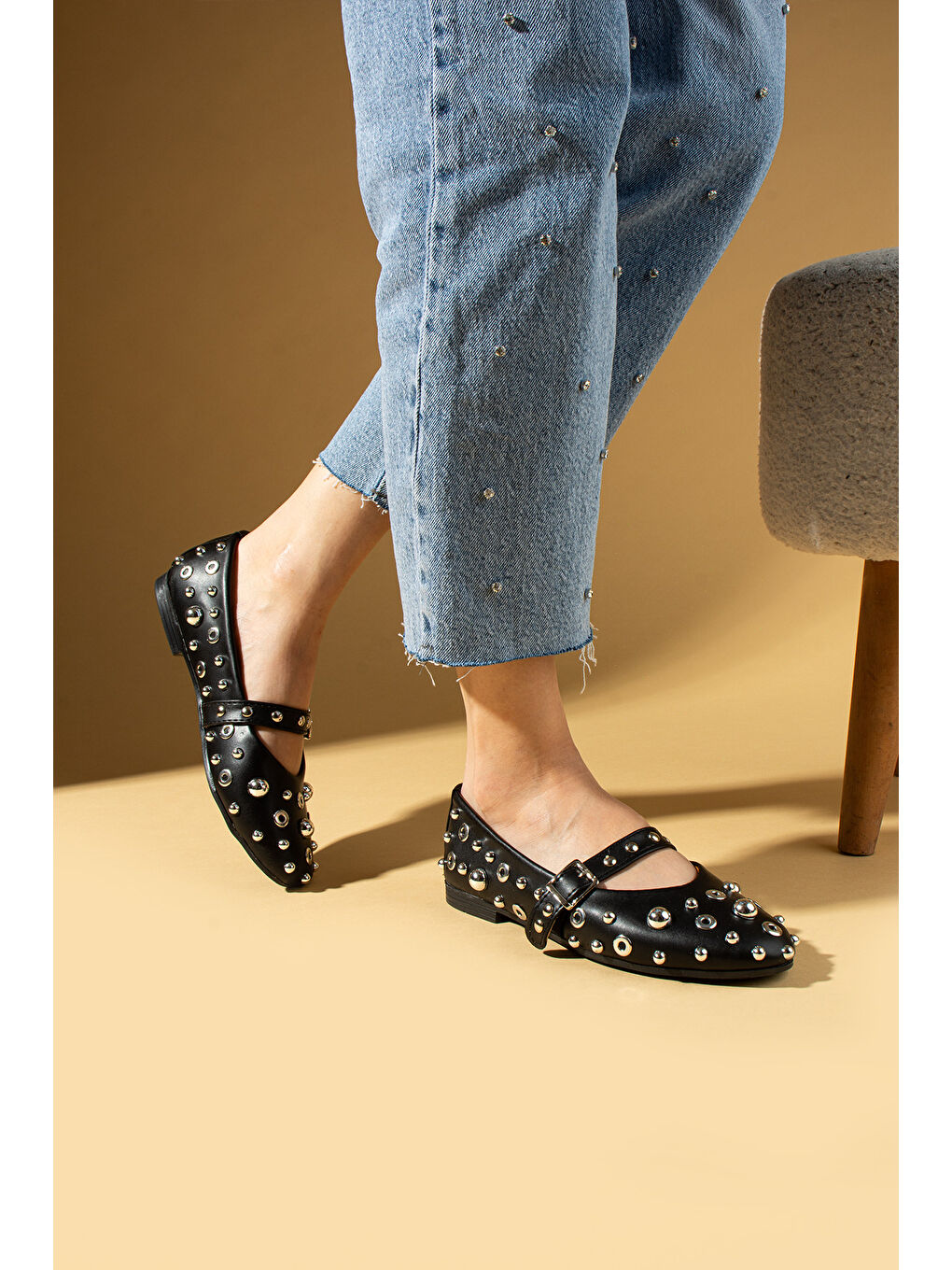 Siyah Su Damlacık Detaylı Tokalı Rahat Taban Kadın Babet 57-64-25-2