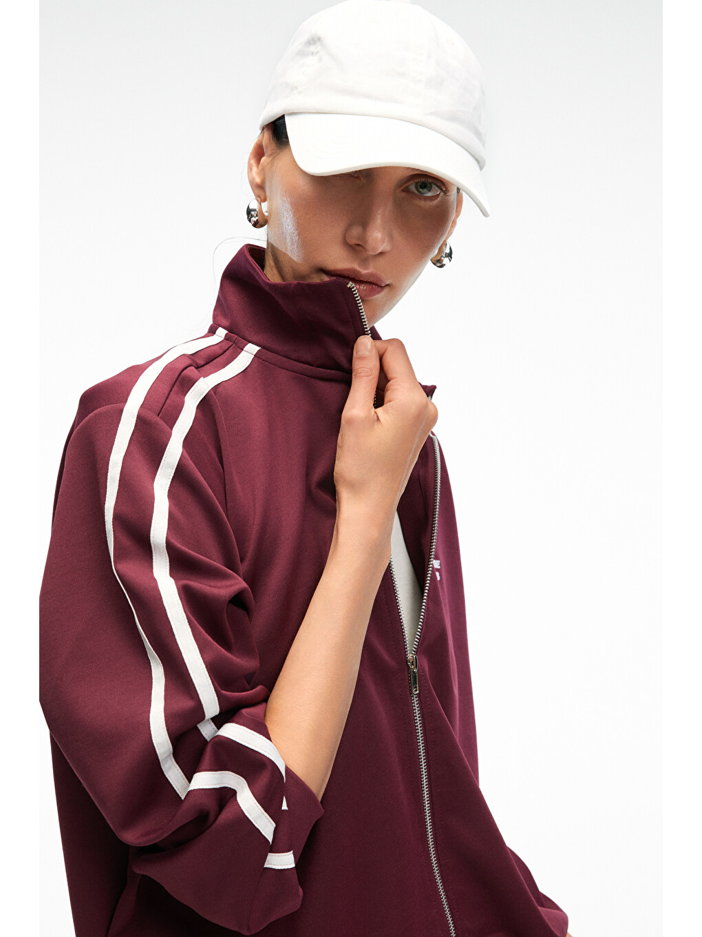 Zınnıe Kadın Regular Nakış Ve Yan Şerit Detaylı Metal Fermuarlı Dik Yaka Bordo Sweatshirt-6