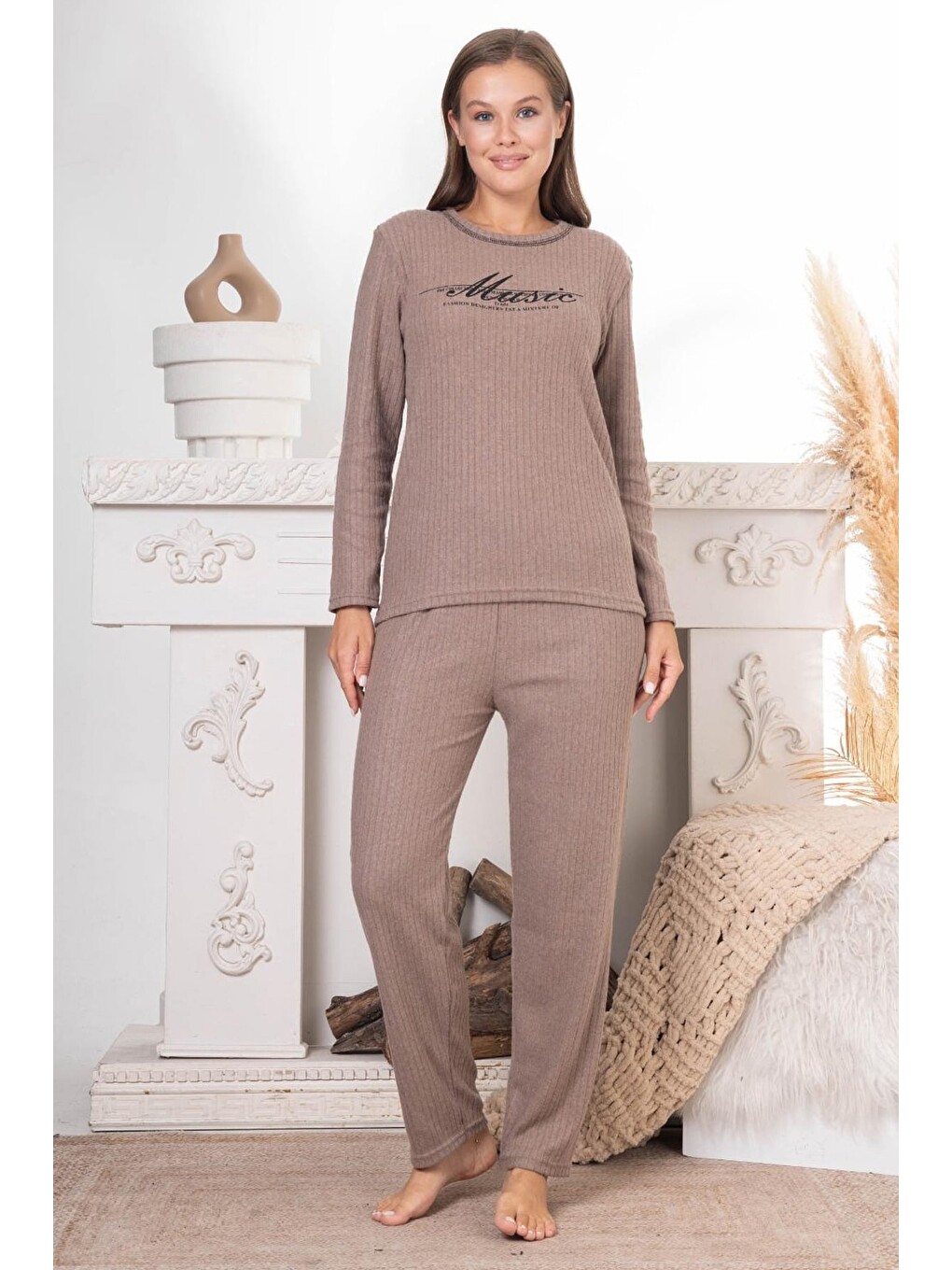 Bej Dantelli Kalp Ve Çizgi Desenli Askılı Pijama Takımı-1