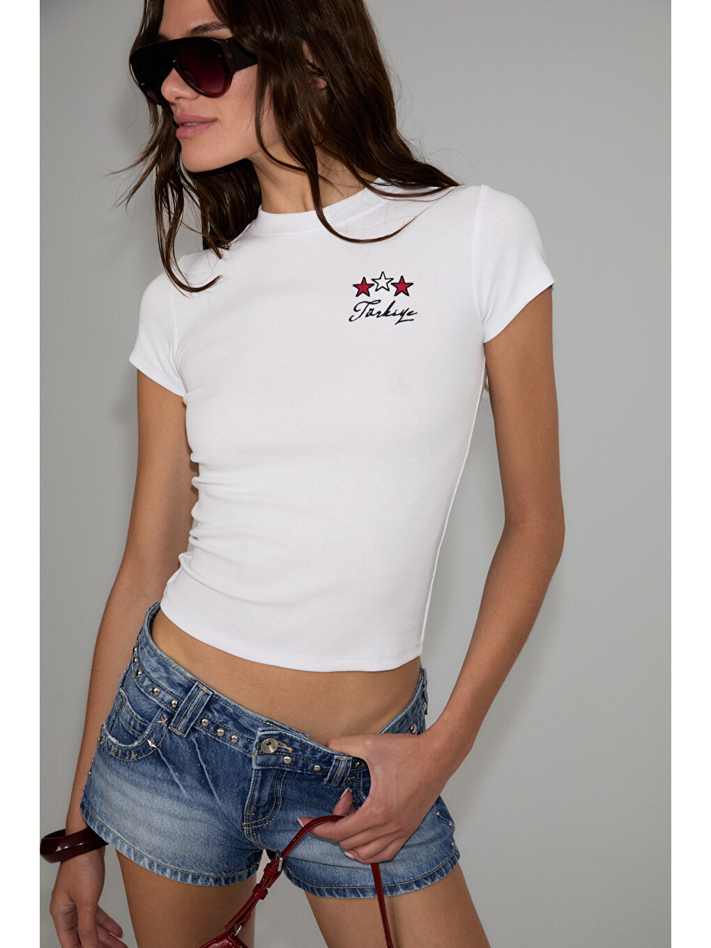 Selcen Kadın Yumuşak Ve Esnek Kumaşlı Organik Pamuklu Dünya Kupasına Özel Nakışlı Beyaz T-shirt-1