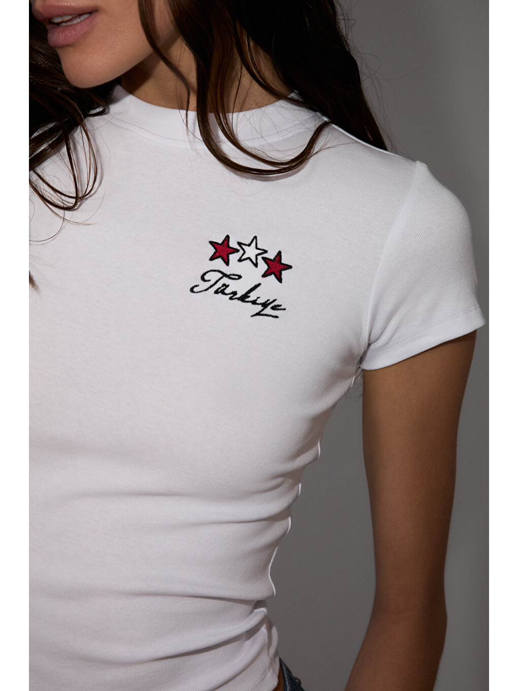 Selcen Kadın Yumuşak Ve Esnek Kumaşlı Organik Pamuklu Dünya Kupasına Özel Nakışlı Beyaz T-shirt-2