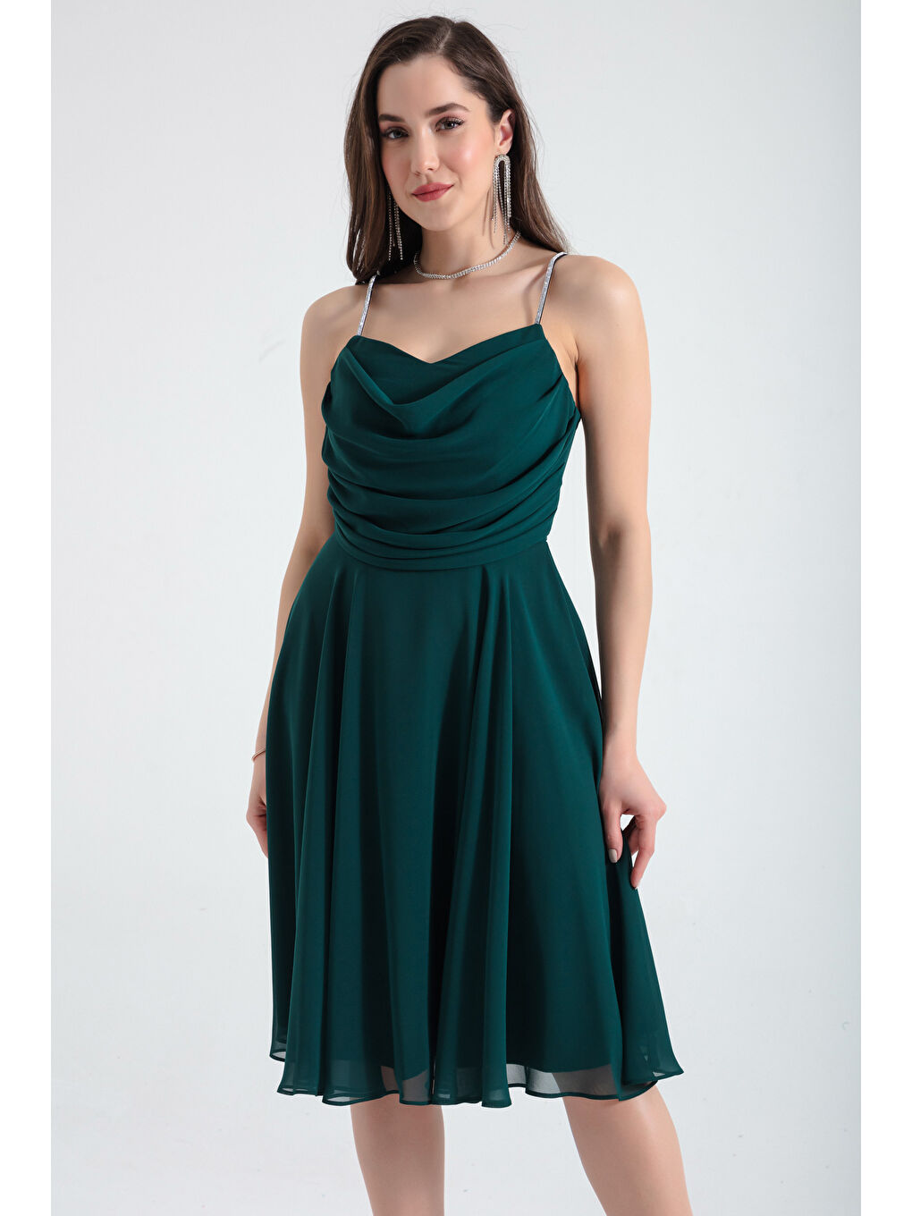 Kadın Zümrüt Yeşili Taş Askılı Midi Abiye Elbise-2