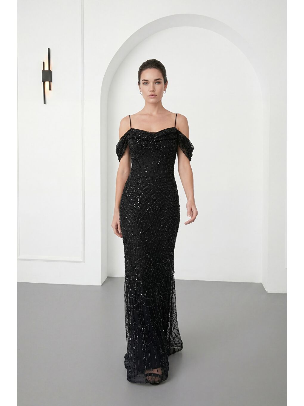 Kadın Siyah İnce Askılı Boncuklu Uzun Söz Nişan Abiye Elbise-1