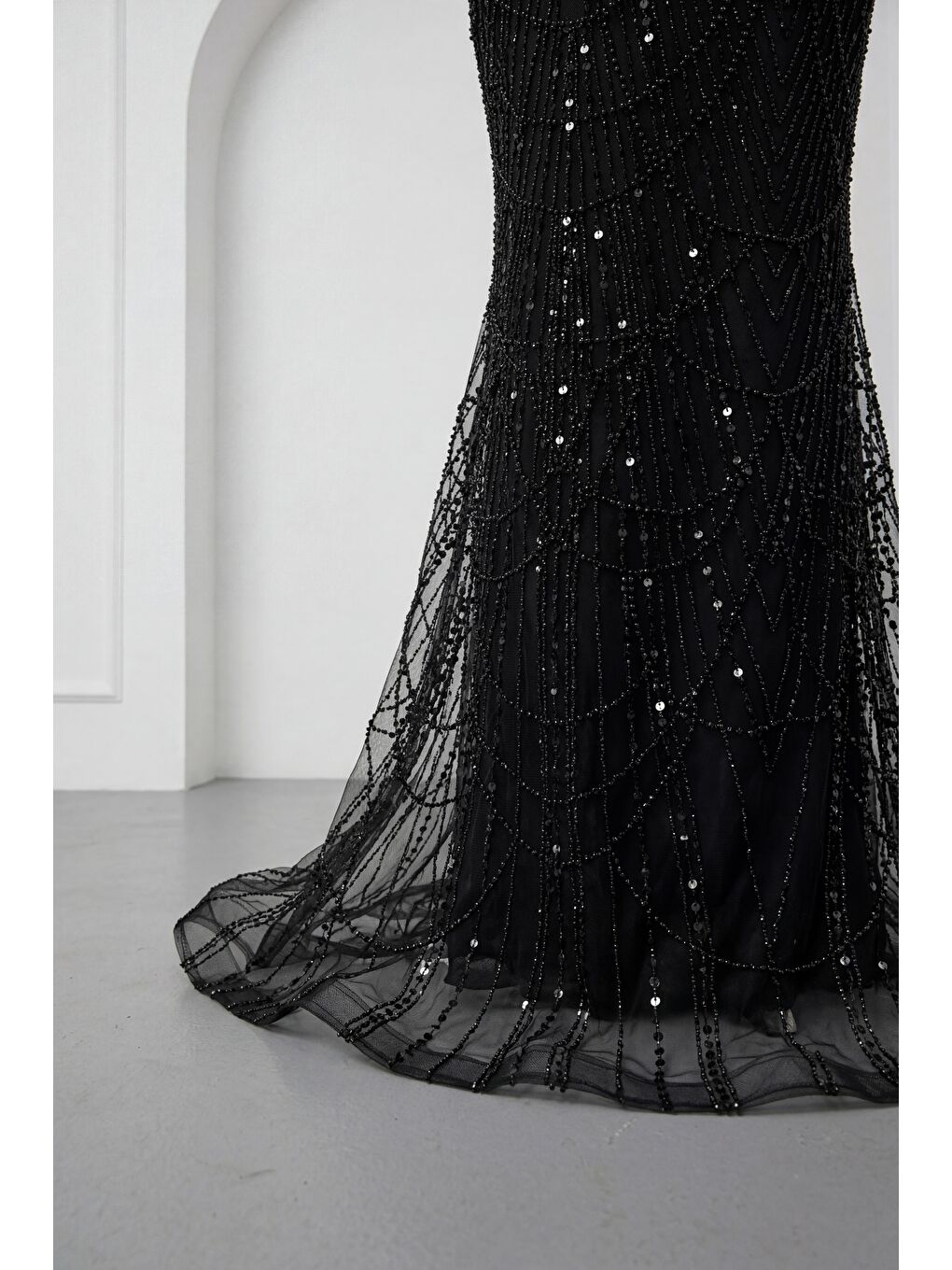 Kadın Siyah İnce Askılı Boncuklu Uzun Söz Nişan Abiye Elbise-3