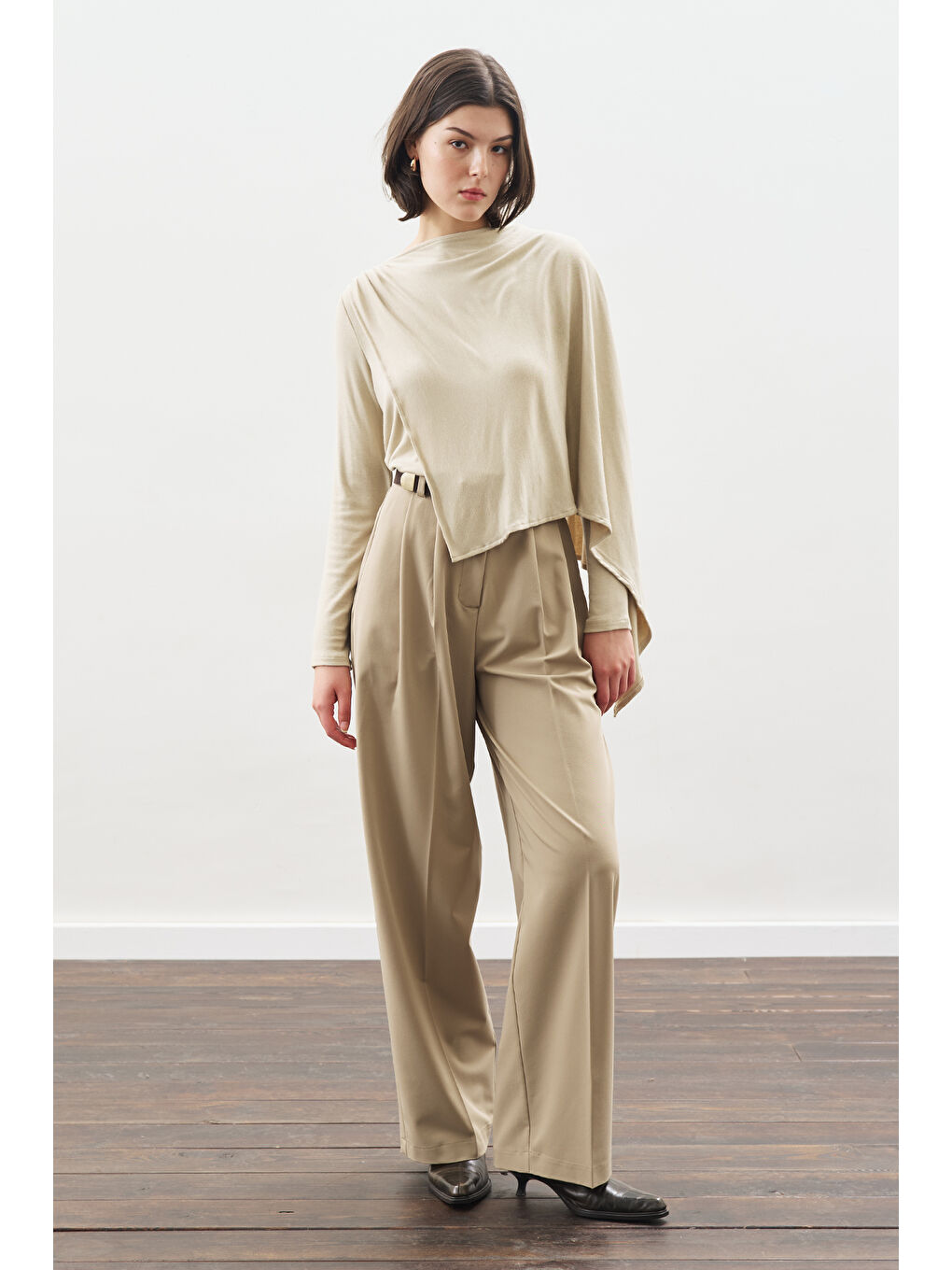 Bej Şal Detaylı Dökümlü Bluz Taş-1