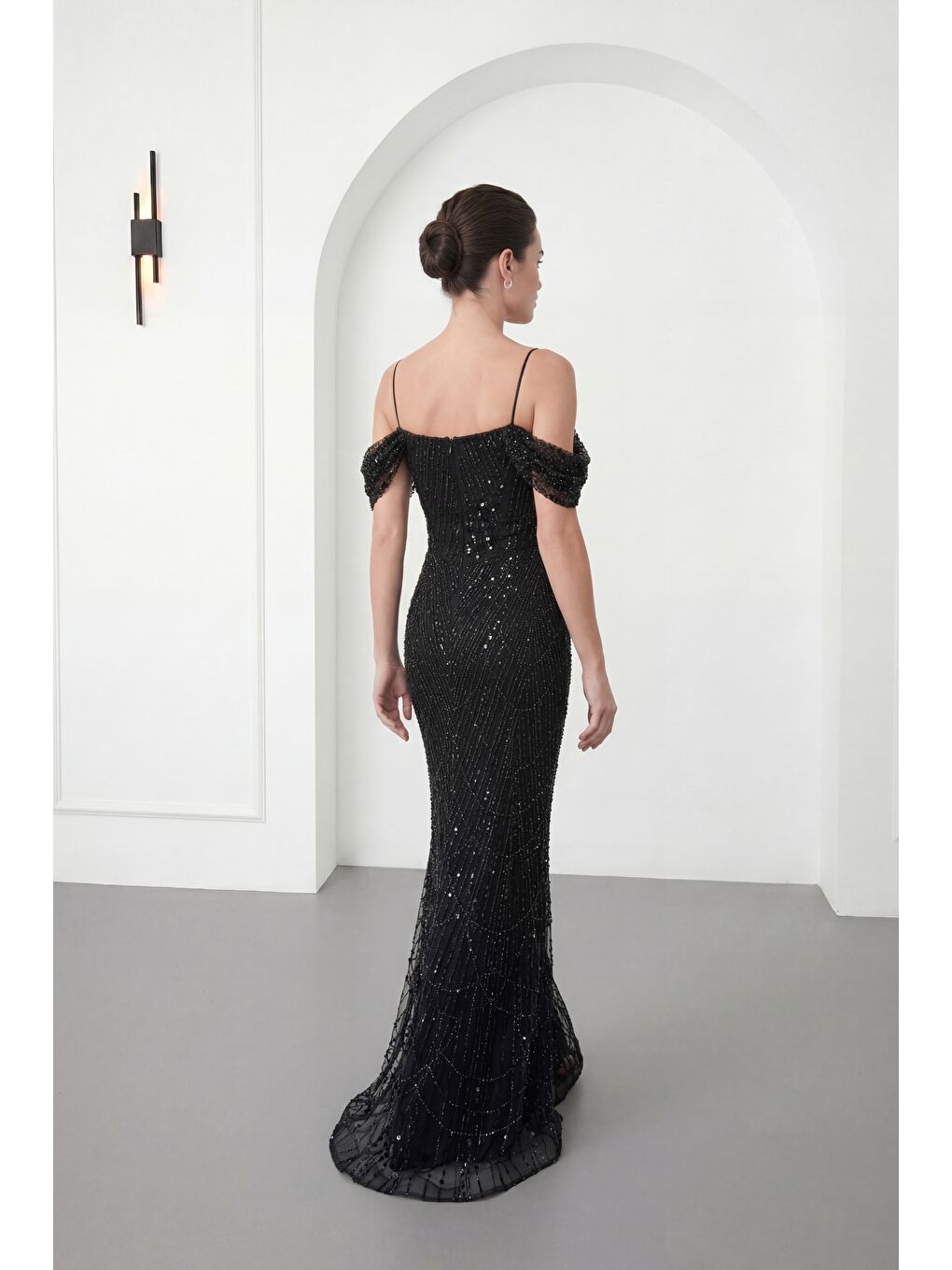Kadın Siyah İnce Askılı Boncuklu Uzun Söz Nişan Abiye Elbise-4