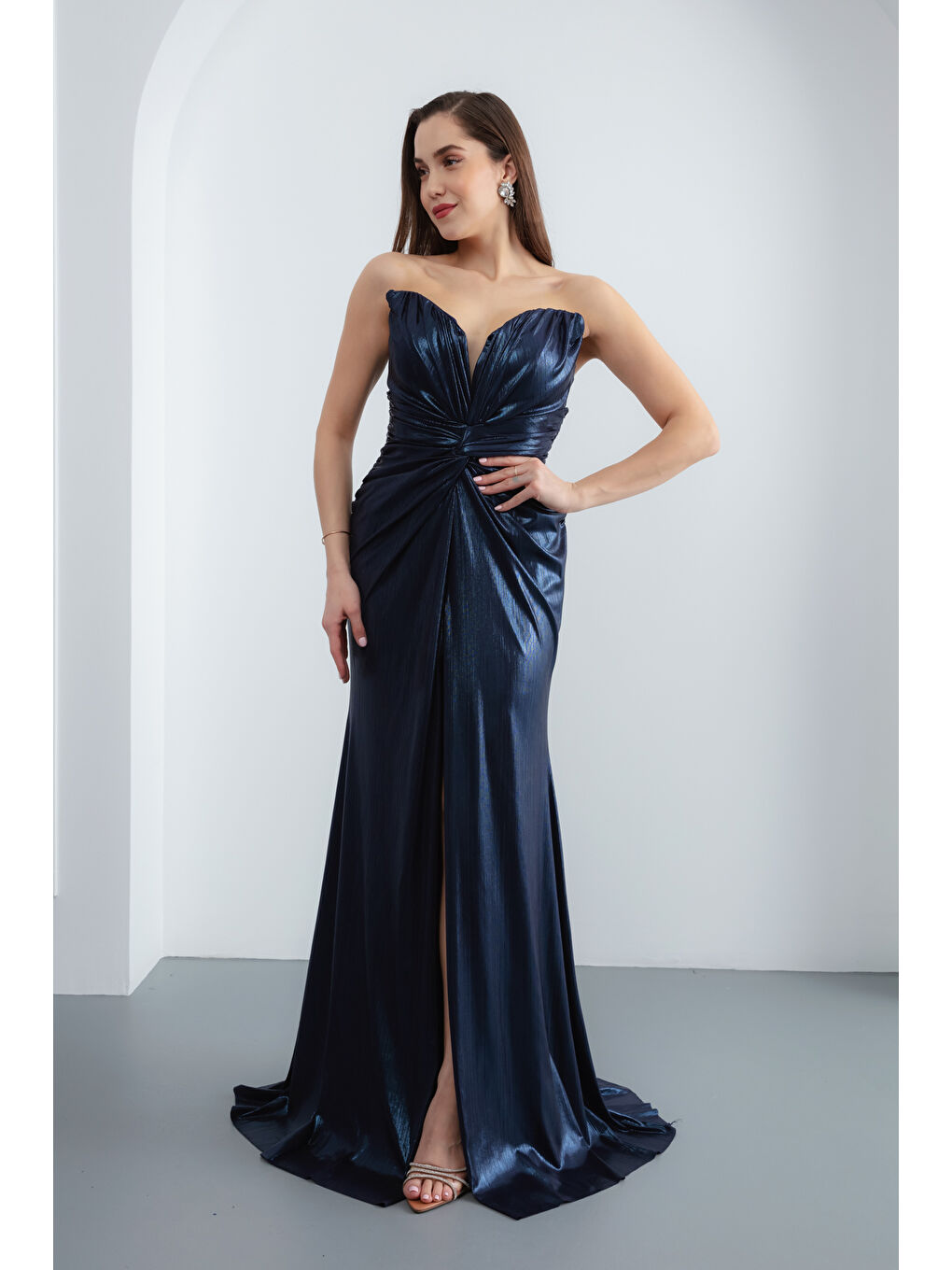Kadın Lacivert Kedi Kulağı Parlak Kumaş Uzun Abiye Elbise-3