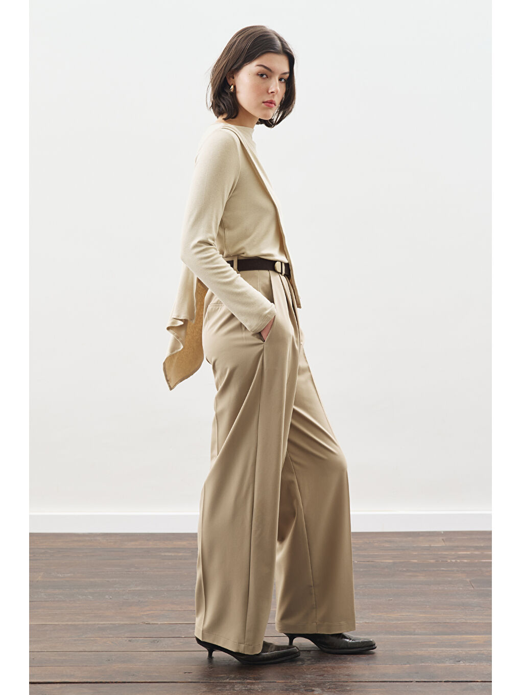 Bej Şal Detaylı Dökümlü Bluz Taş-3