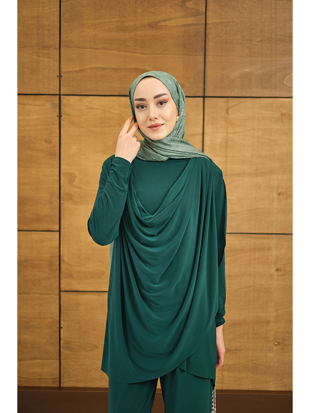 Kadın Regular Sıfır Yaka Arka Kesik Detay Takım Zümrüt Yeşil-1