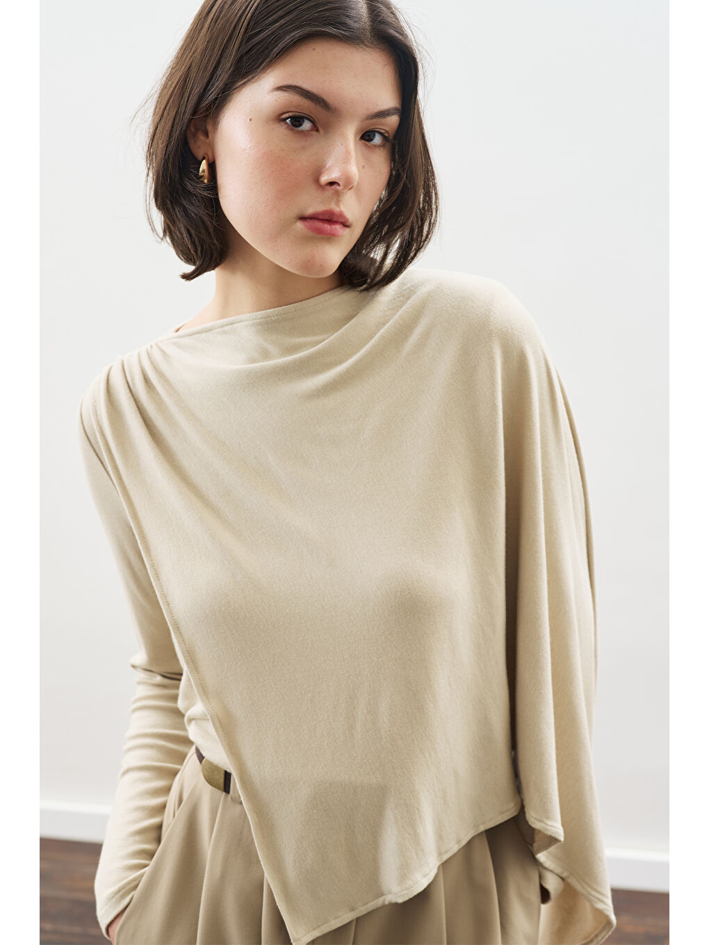 Bej Şal Detaylı Dökümlü Bluz Taş-4