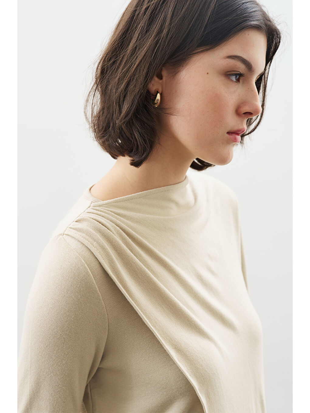 Bej Şal Detaylı Dökümlü Bluz Taş-5