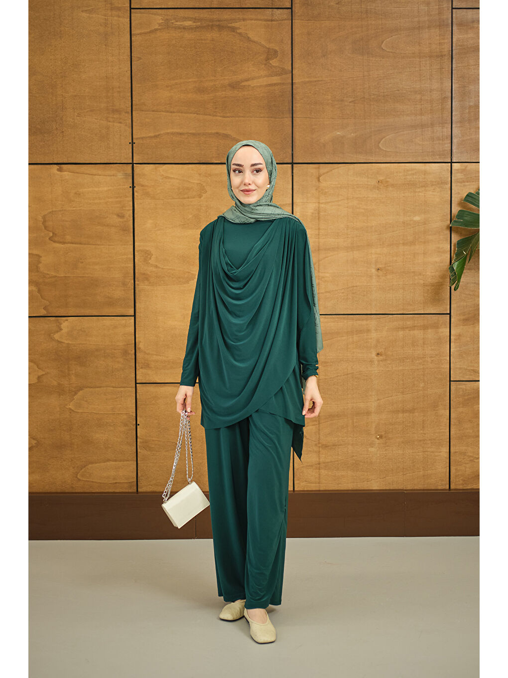 Kadın Regular Sıfır Yaka Arka Kesik Detay Takım Zümrüt Yeşil-2