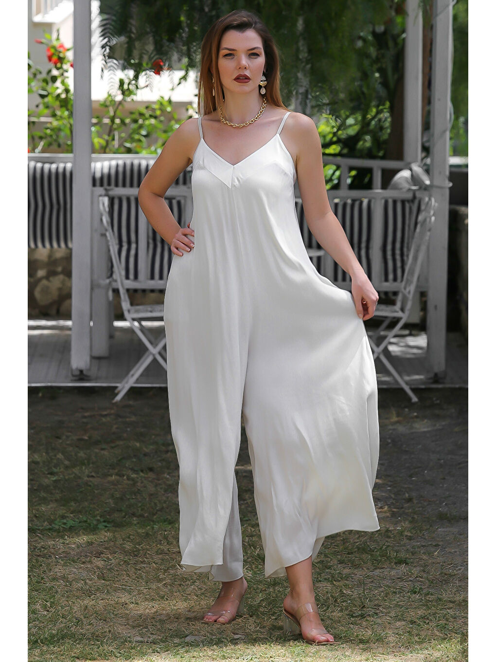 İtalyan Beyaz V Yaka Askılı Dokuma Bol Paça Casual Viskon Tulum-2